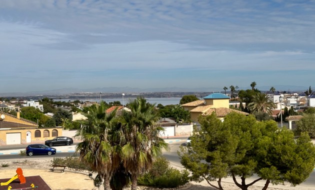 Herverkoop - Penthouse -
Orihuela Costa - Punta Prima