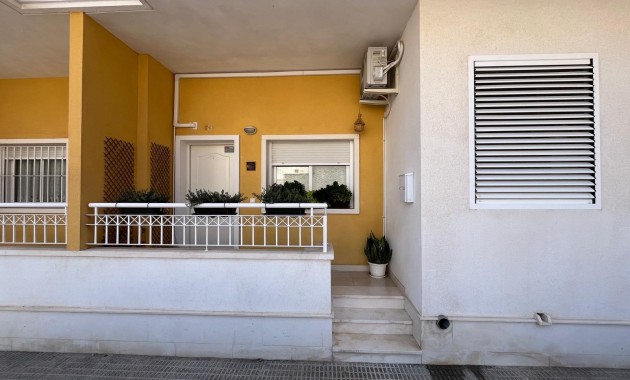 Sale - Apartment / flat -
Almoradí