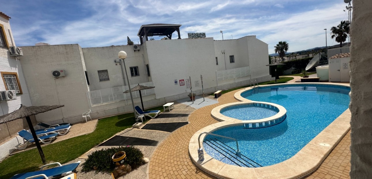 Sale - Apartment / flat -
Orihuela - Entre Naranjos Vistabella