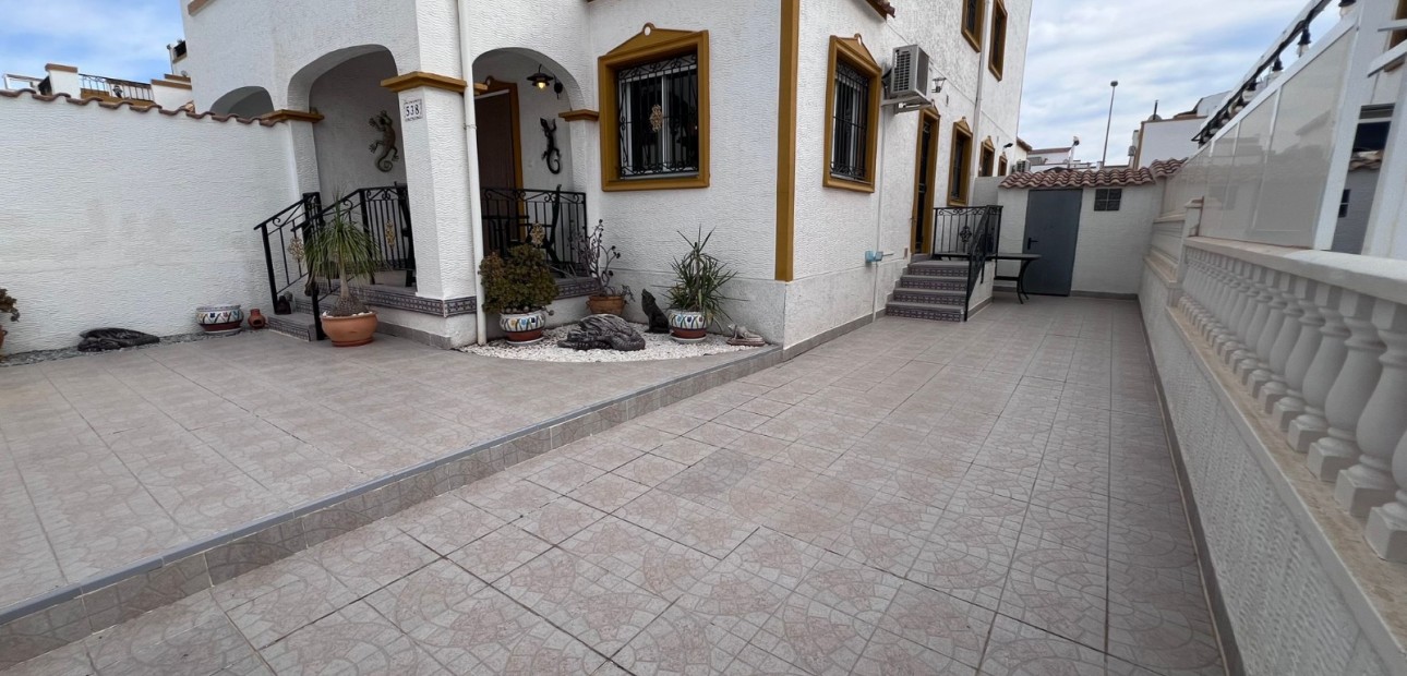 Sale - Townhouse -
Orihuela - Entre Naranjos Vistabella