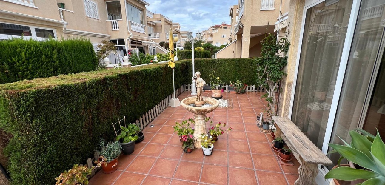 Sale - Bungalow -
Orihuela Costa - Punta Prima