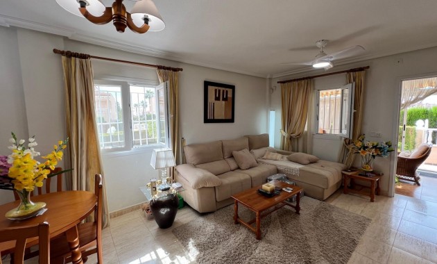 Sale - Bungalow -
Orihuela Costa - Punta Prima