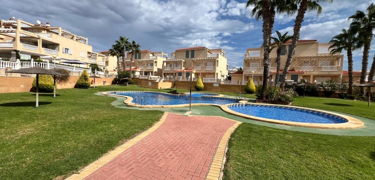 Herverkoop - Bungalow -
Orihuela Costa - Punta Prima