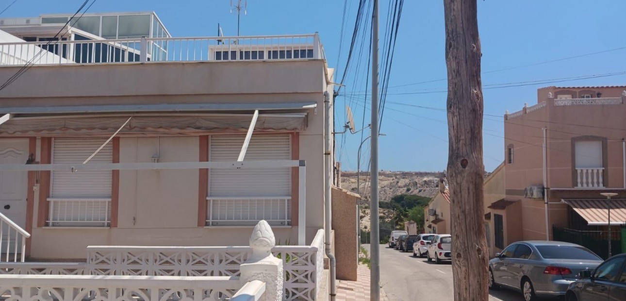 Sale - Bungalow -
San Fulgencio - Oasis