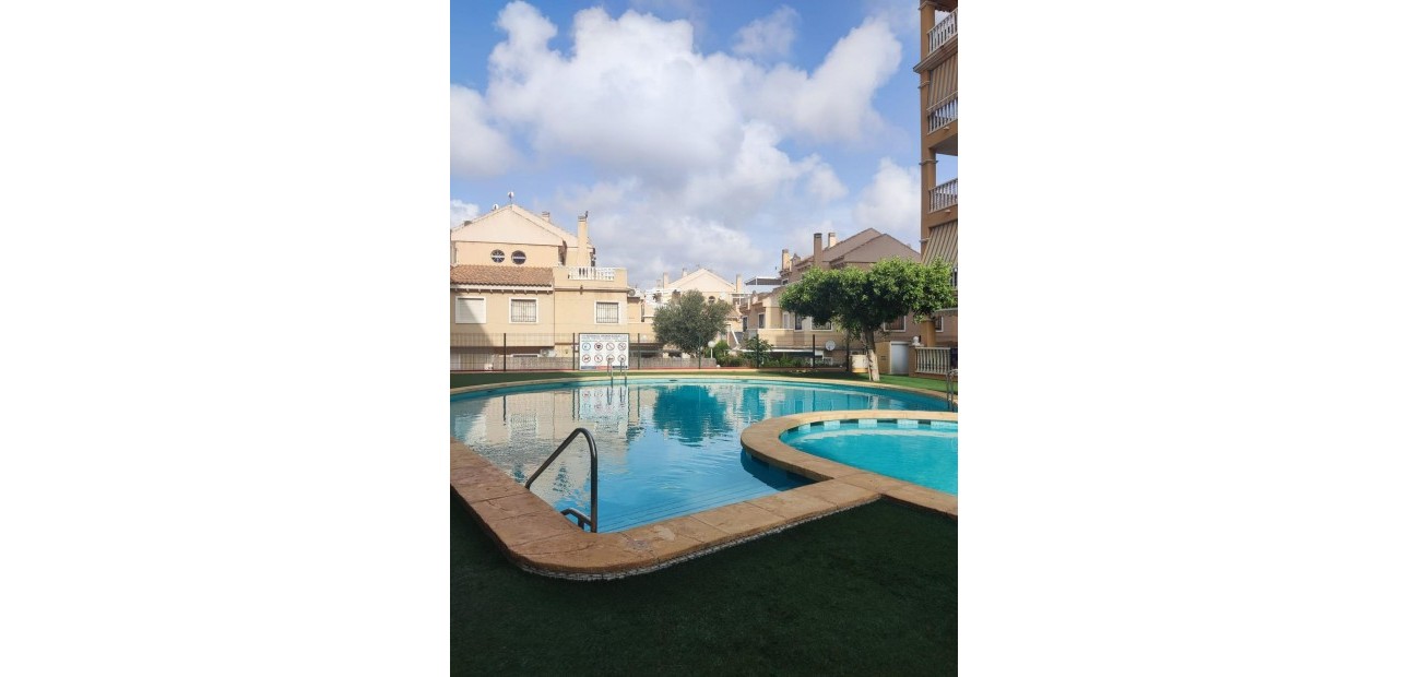 Sale - Apartment / flat -
Torrevieja - Torreblanca