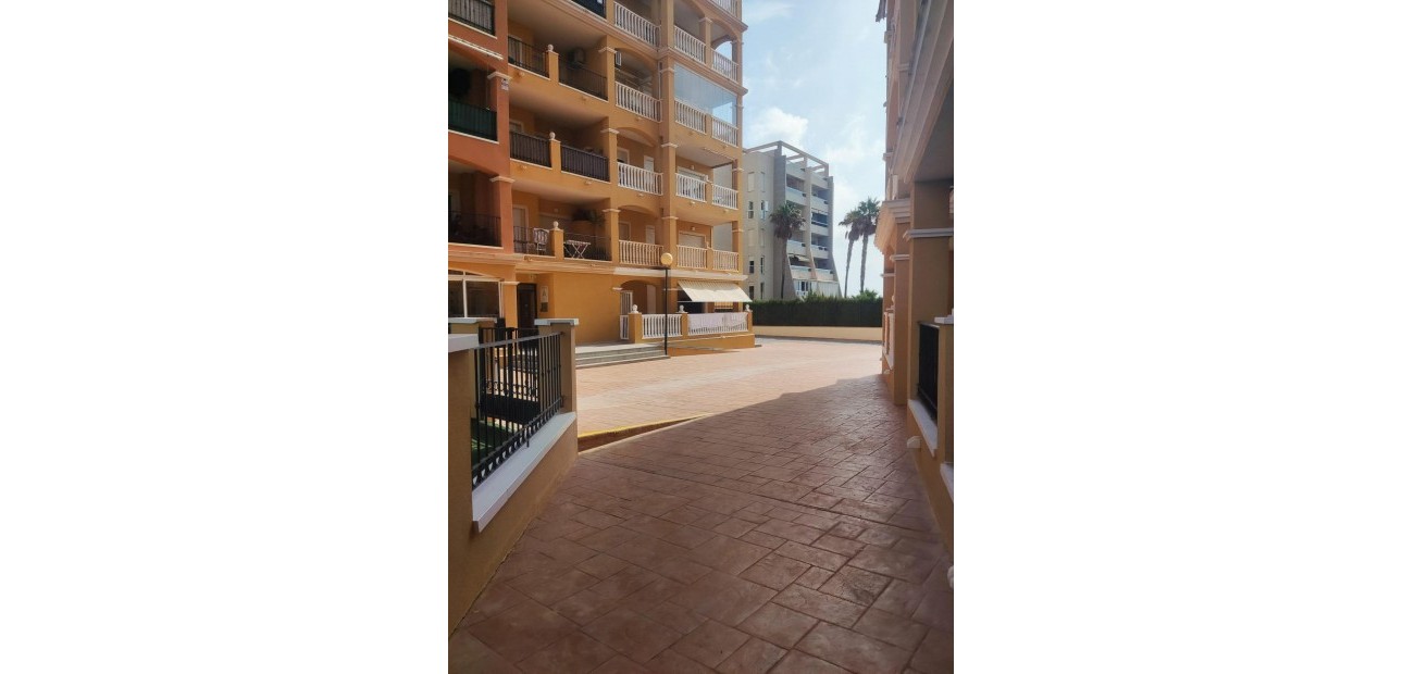 Sale - Apartment / flat -
Torrevieja - Torreblanca