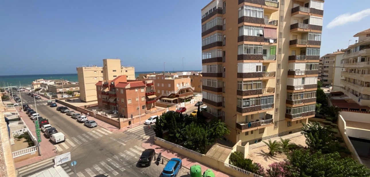 Sale - Apartment / flat -
Torrevieja - La Mata