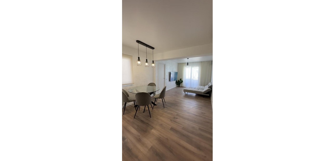 Sale - Apartment / flat -
Alicante - Los angeles