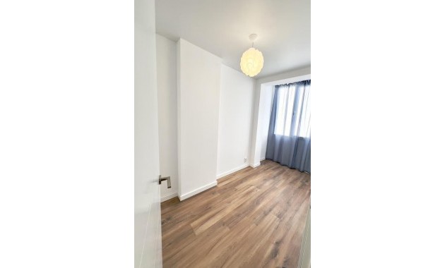 Sale - Apartment / flat -
Alicante - Los angeles