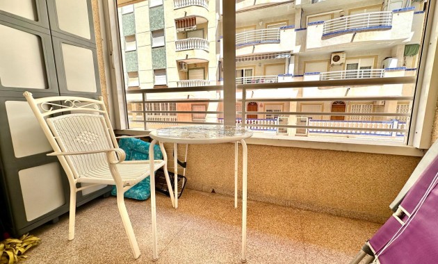 Sale - Apartment / flat -
Guardamar del Segura - Pueblo