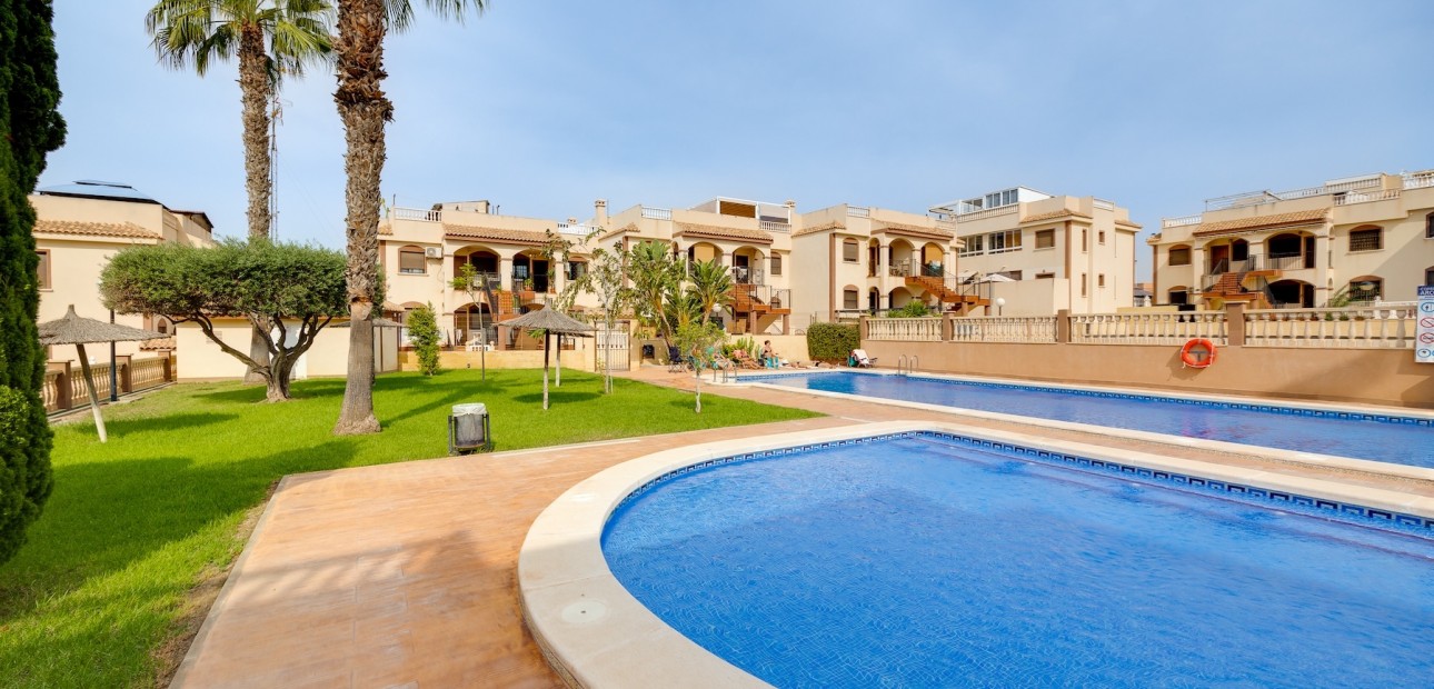 Sale - Bungalow -
Torrevieja - Sector 25