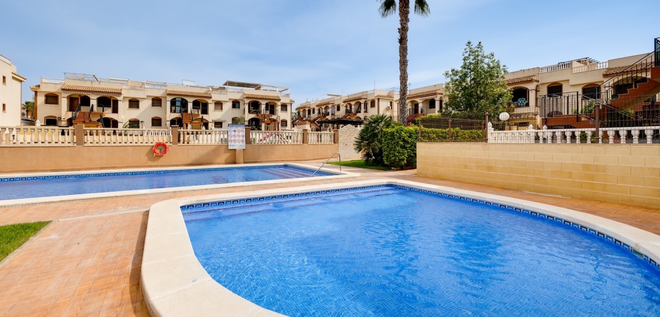 Venta - Bungalow -
Torrevieja - Sector 25