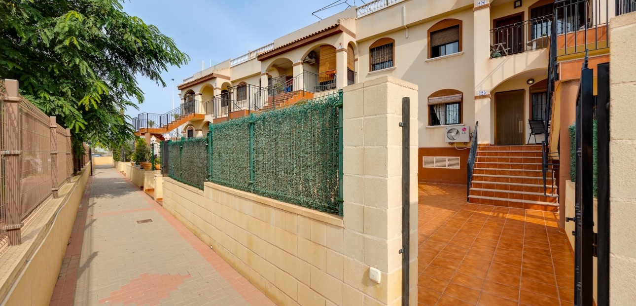 Sale - Bungalow -
Torrevieja - Sector 25