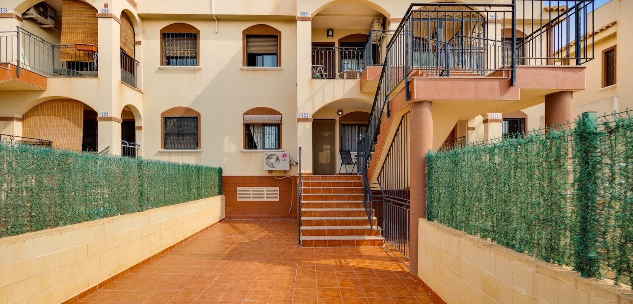 Sale - Bungalow -
Torrevieja - Sector 25