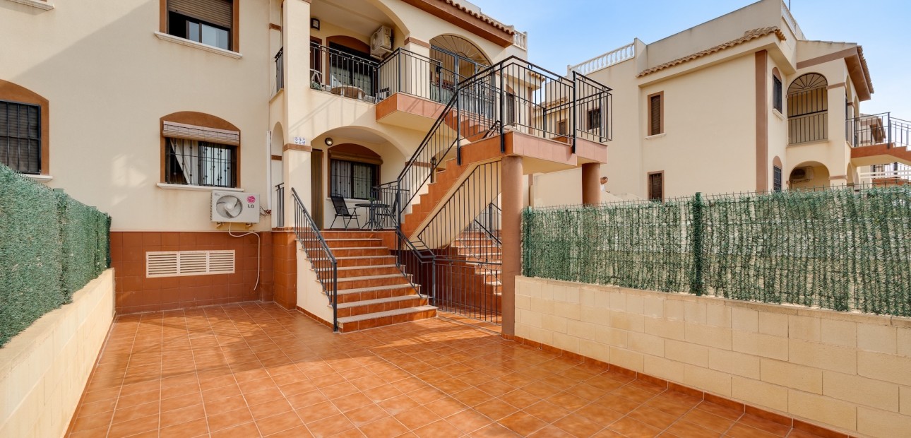 Sale - Bungalow -
Torrevieja - Sector 25