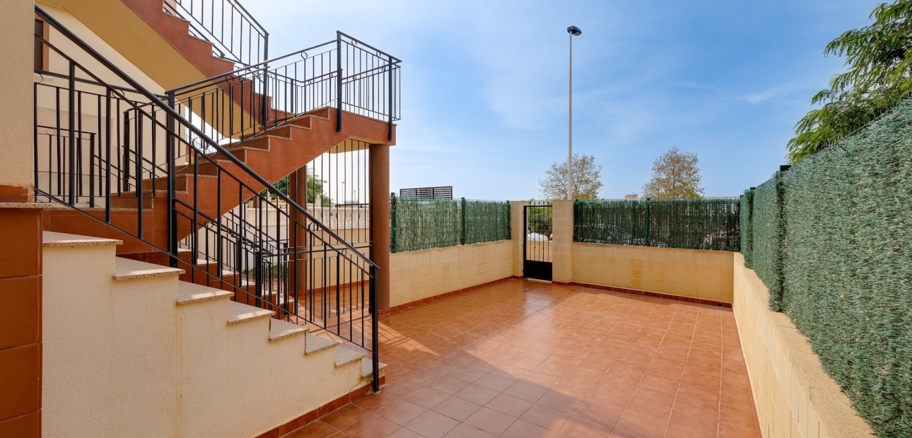 Sale - Bungalow -
Torrevieja - Sector 25