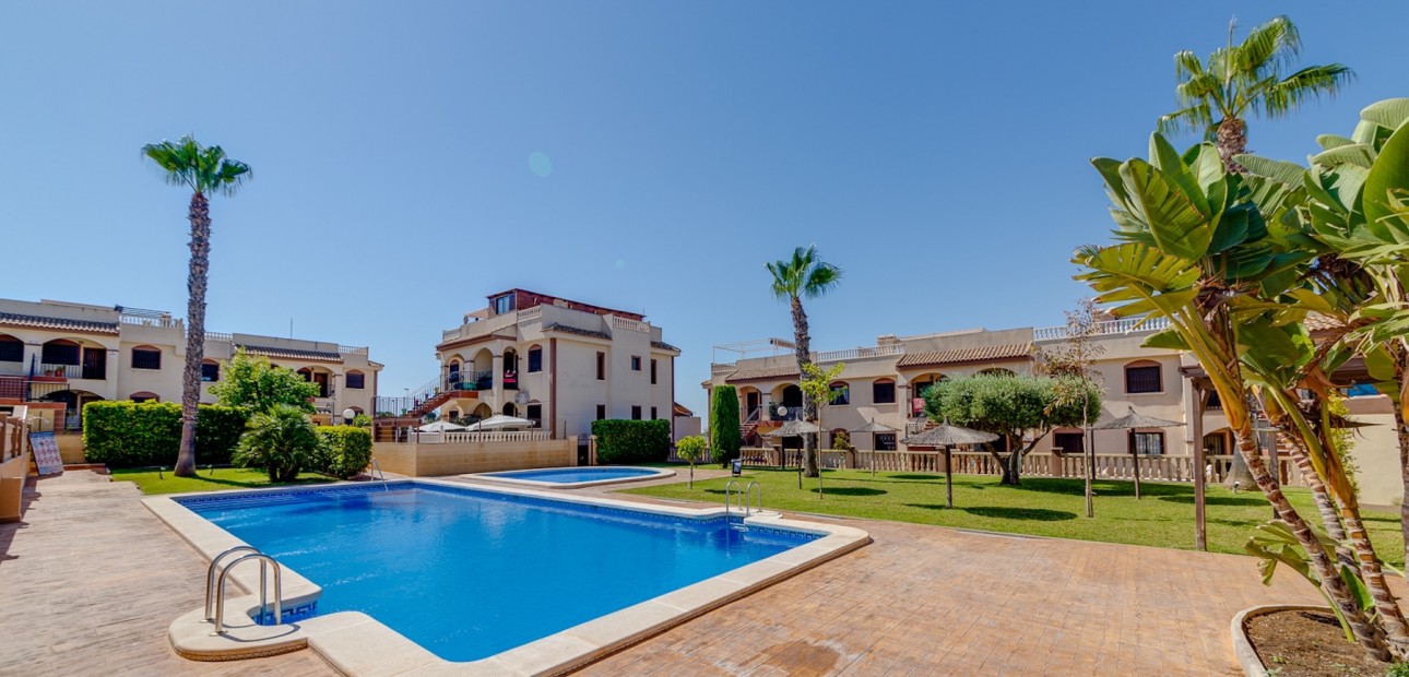 Venta - Bungalow -
Torrevieja - Sector 25