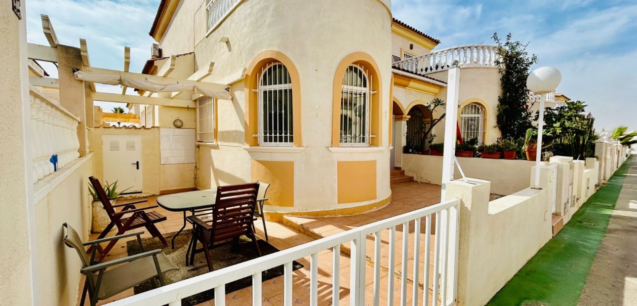 Venta - Single Family Home -
Torrevieja - Sector 25