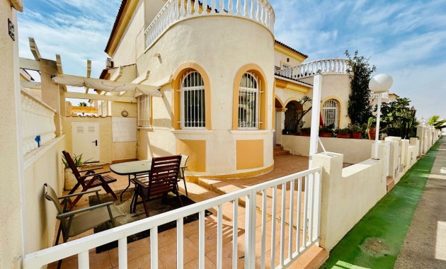 Herverkoop - Single Family Home -
Torrevieja - Sector 25