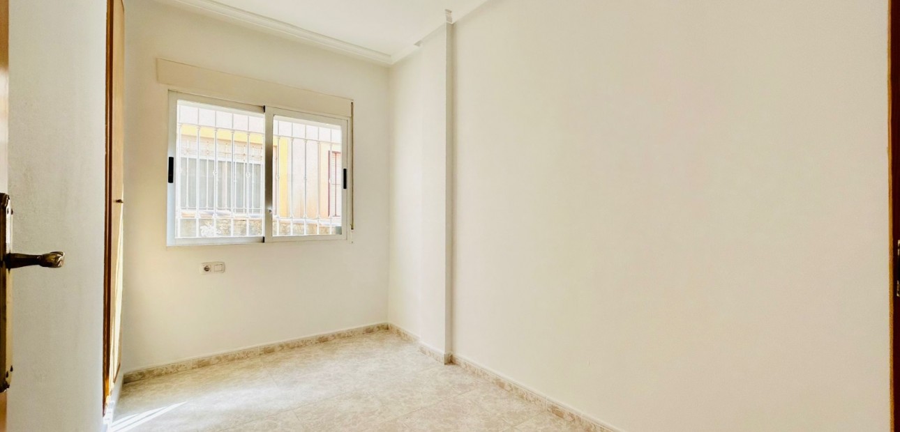 Venta - Single Family Home -
Torrevieja - Sector 25