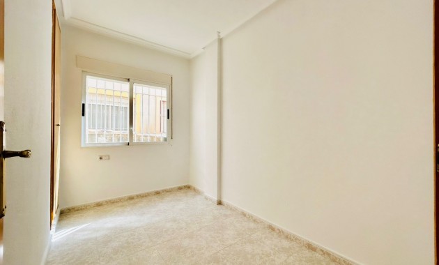 Venta - Single Family Home -
Torrevieja - Sector 25