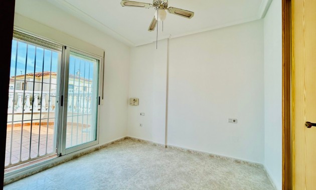 Venta - Single Family Home -
Torrevieja - Sector 25