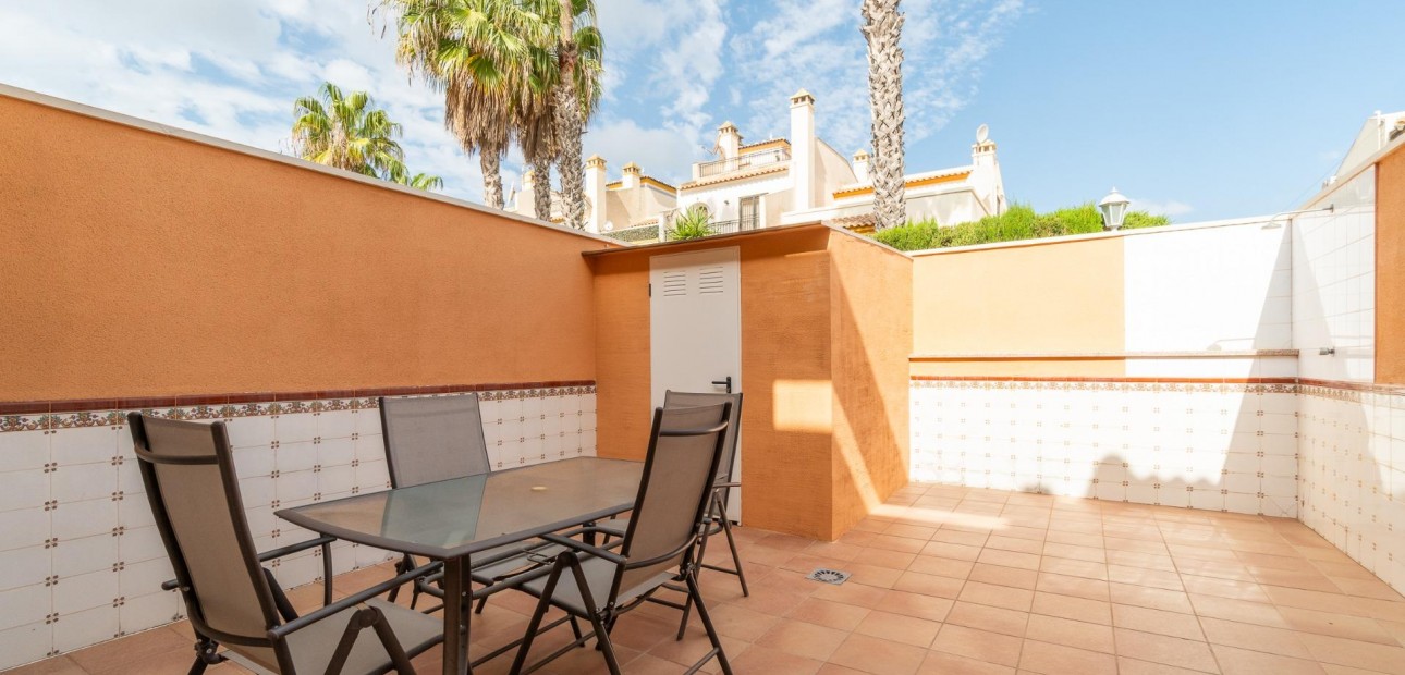 Sale - Terraced house -
Orihuela Costa - Los Dolses