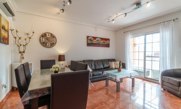 Sale - Terraced house -
Orihuela Costa - Los Dolses