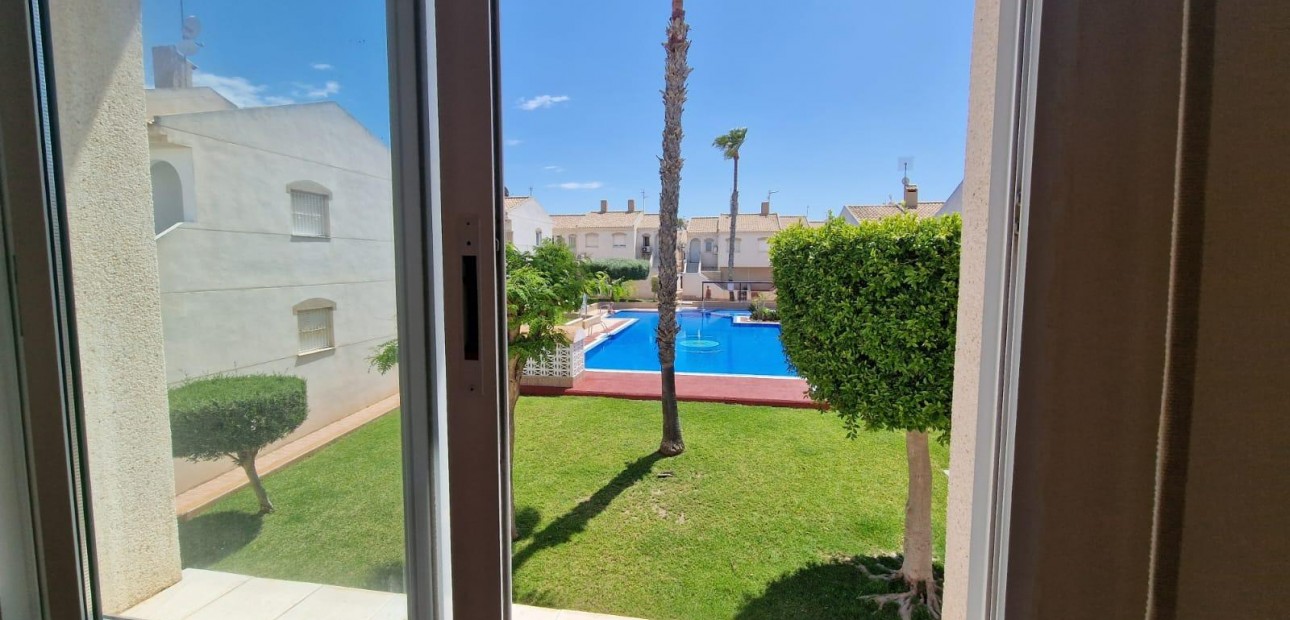 Herverkoop - Bungalow -
Torrevieja - Aguas nuevas 1