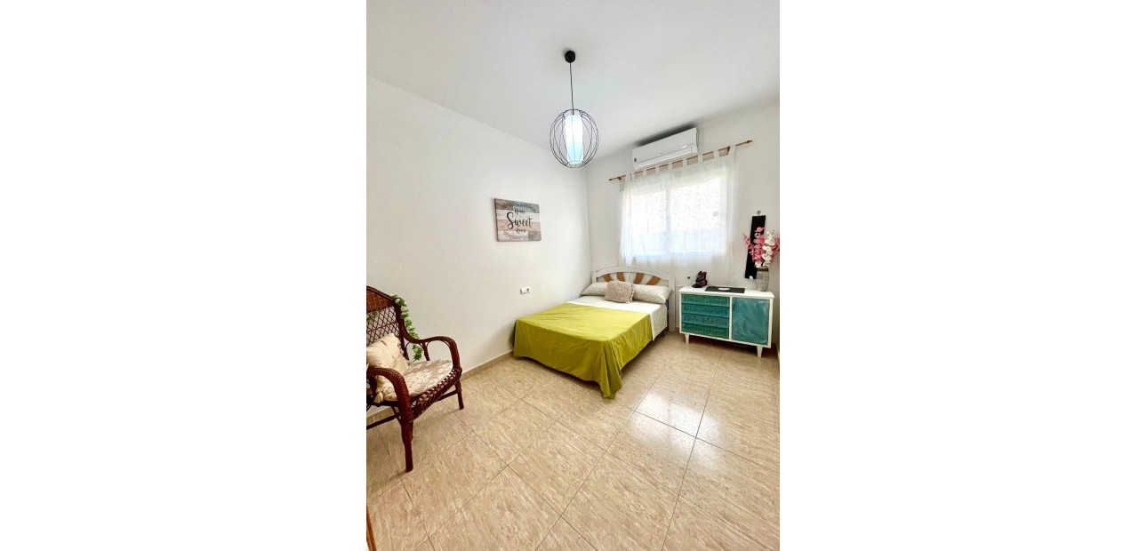 Sale - Ground Floor -
Torrevieja - Playa de los Locos