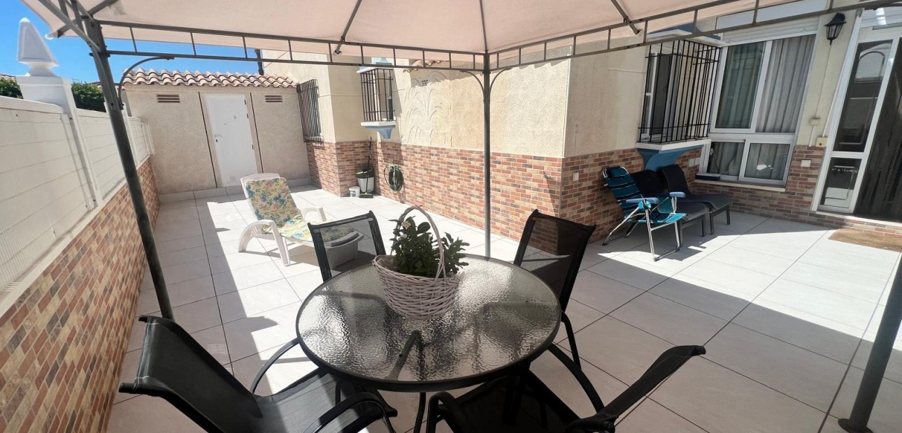 Sale - Bungalow -
Orihuela Costa - Los Dolses