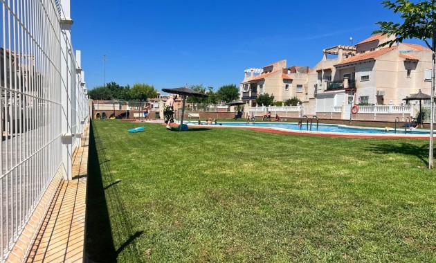 Sale - Bungalow -
Orihuela Costa - Los Dolses