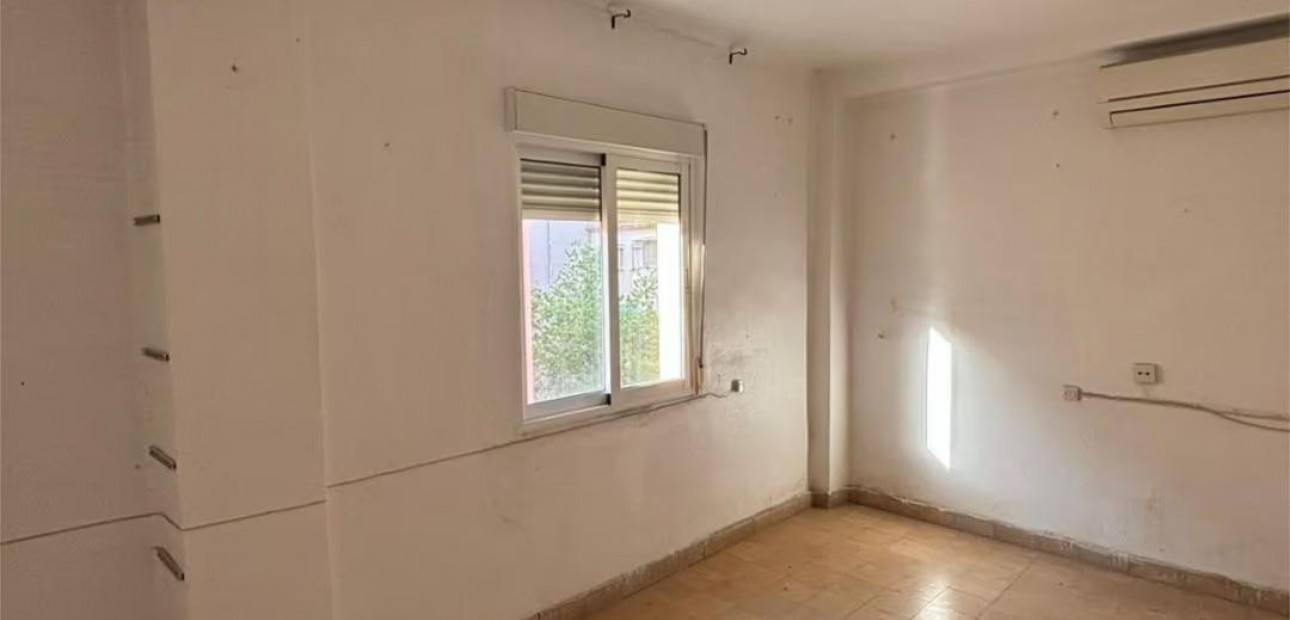 Sale - Apartment / flat -
Alicante - Carolinas altas