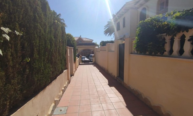 Sale - Bungalow -
Torrevieja - Torreblanca