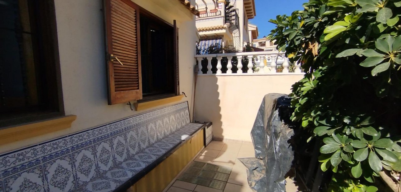 Sale - Bungalow -
Torrevieja - Torreblanca