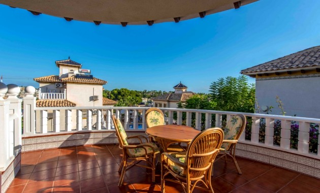 Sale - Villa -
Villamartin
