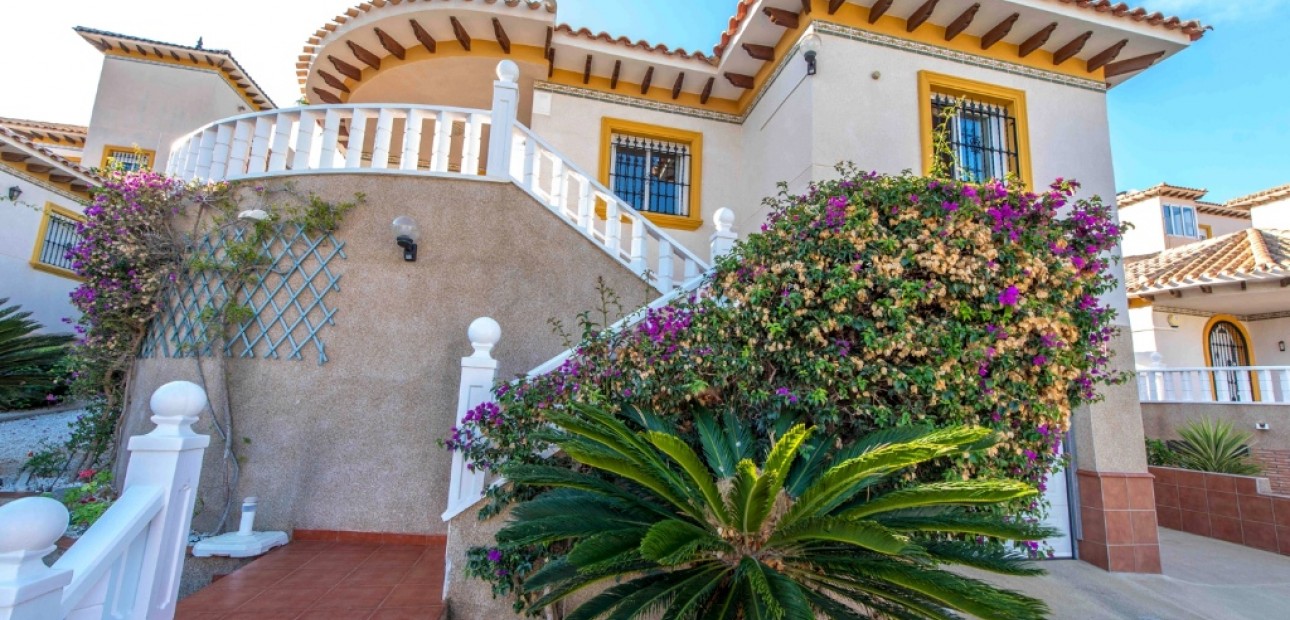 Sale - Villa -
Villamartin