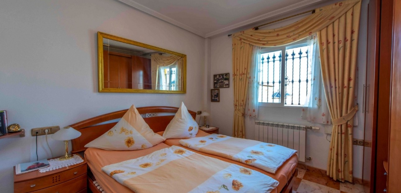 Sale - Villa -
Villamartin