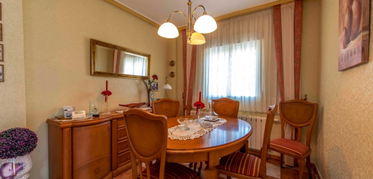 Sale - Villa -
Villamartin