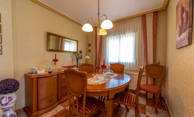 Sale - Villa -
Villamartin