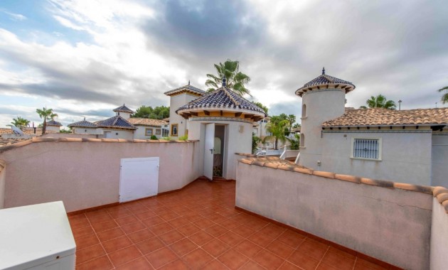Sale - Villa -
Villamartin