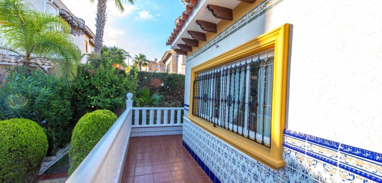 Sale - Villa -
Villamartin