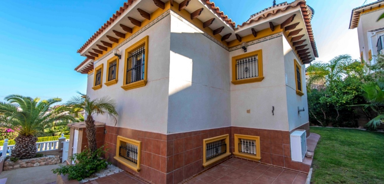Sale - Villa -
Villamartin