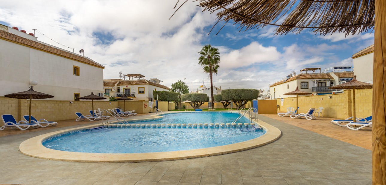 Sale - Bungalow -
Torrevieja