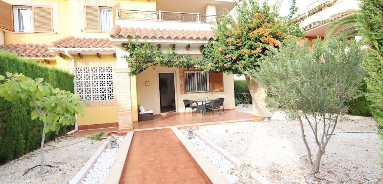 Venta - Terraced house -
Orihuela Costa - Punta Prima