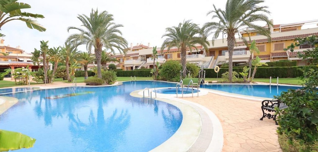 Herverkoop - Terraced house -
Orihuela Costa - Punta Prima