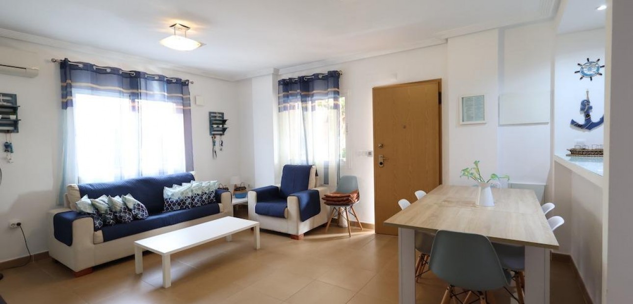 Venta - Terraced house -
Orihuela Costa - Punta Prima