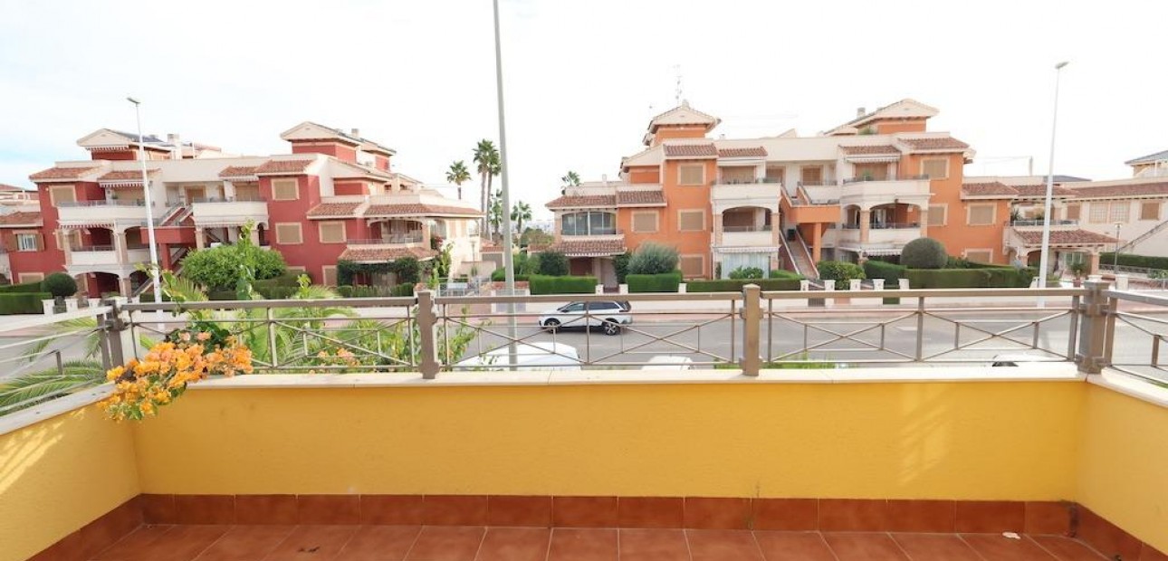 Herverkoop - Terraced house -
Orihuela Costa - Punta Prima