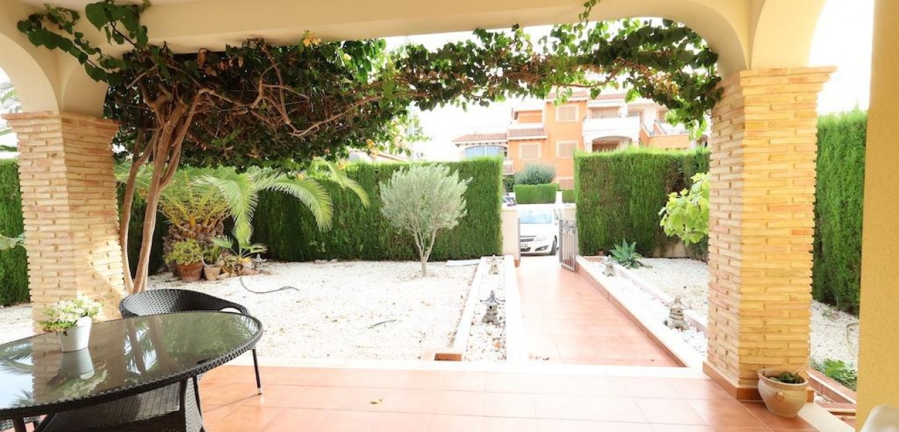 Venta - Terraced house -
Orihuela Costa - Punta Prima