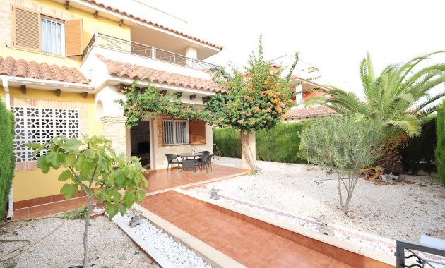 Venta - Terraced house -
Orihuela Costa - Punta Prima